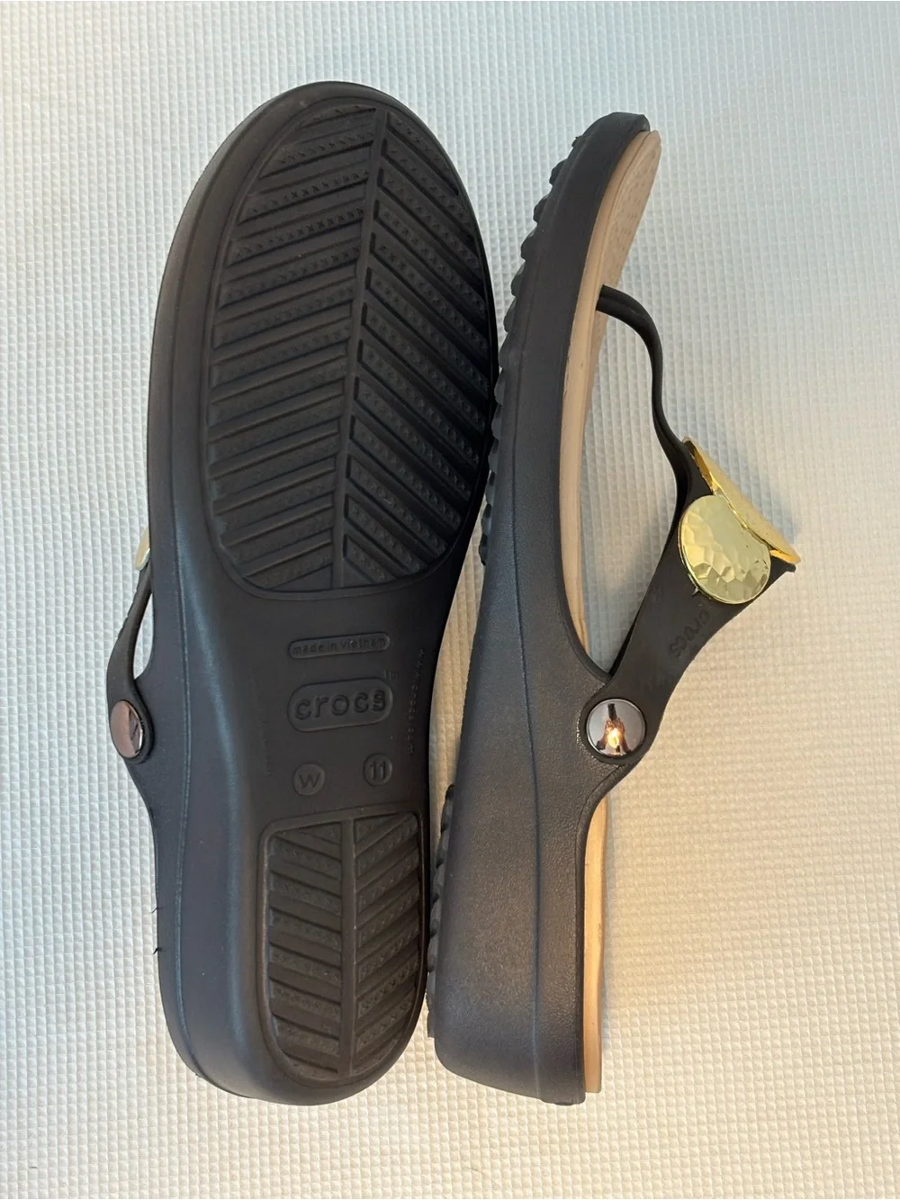 CROCS Comfort Thong Sandals Gold Hammered Medallion SANRAH 11 - Picture 7 of 9